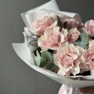 Французские розы 9шт с эвкалиптом «Аристократка» 3