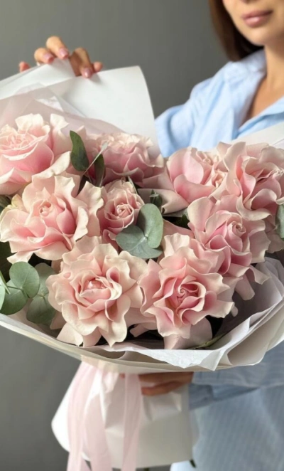 Французские розы 9шт с эвкалиптом «Аристократка»