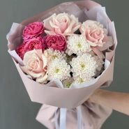 Букет из кустовых пионовидных и одноголовых французских роз 0