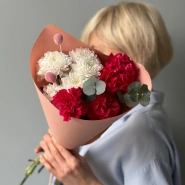 Букет-комплимент кустовая хризантема и диантусы 0