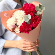 Букет-комплимент кустовая хризантема и диантусы 2