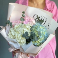 Моно букет из гортензий с эвкалиптом  1