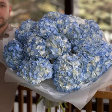 Голубые гортензии в моно букете 15