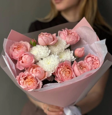 Сборный букет с Кустовой Розой и Хризантемой