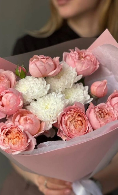 Сборный букет с Кустовой Розой и Хризантемой