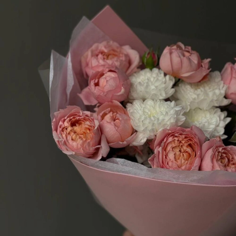 Сборный букет с Кустовой Розой и Хризантемой