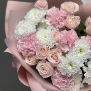 Кустовые розы, диантусы «Нежная палитра» 4