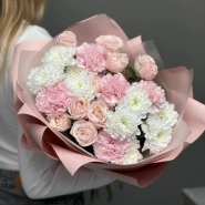 Кустовые розы, диантусы «Нежная палитра» 0