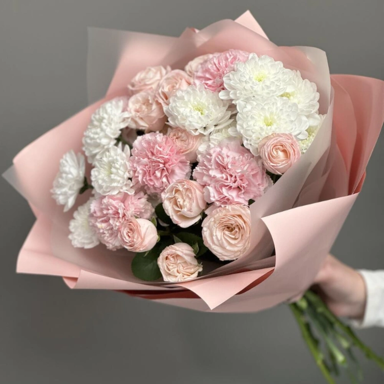 Кустовые розы, диантусы «Нежная палитра»