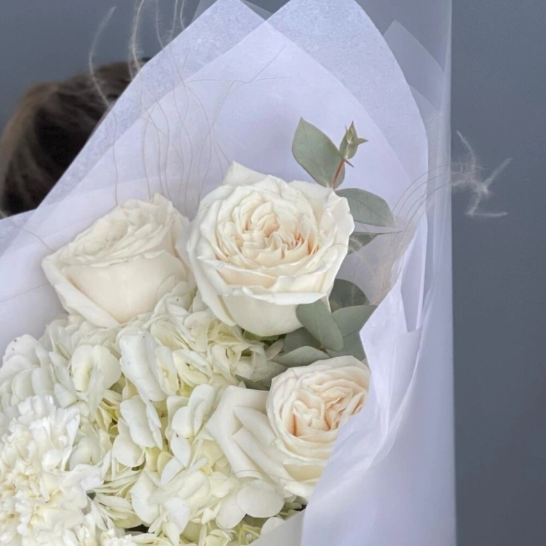Авторский букет «Белый» с ароматными розами