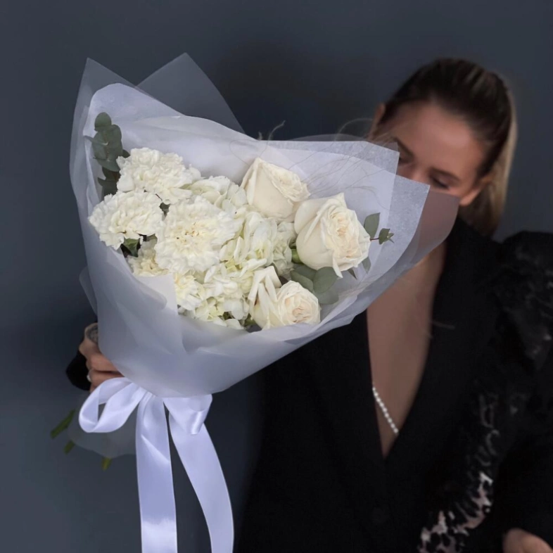 Авторский букет «Белый» с ароматными розами
