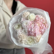 Сборный букет с гортензией 0