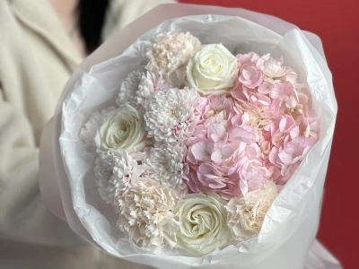 Сборный букет с гортензией