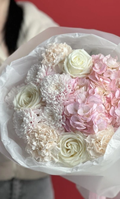 Сборный букет с гортензией
