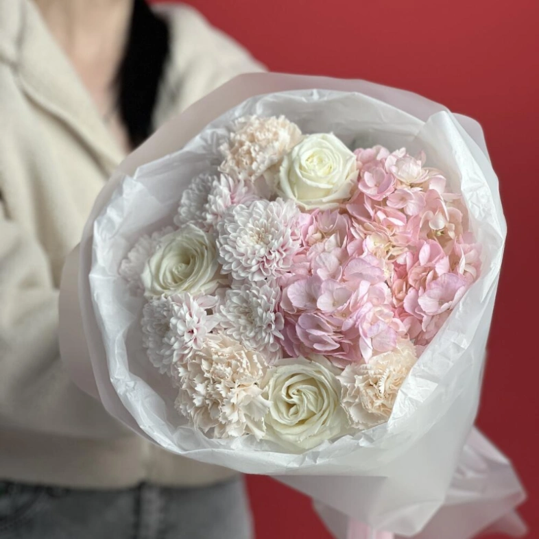 Сборный букет с гортензией