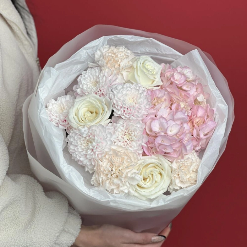 Сборный букет с гортензией