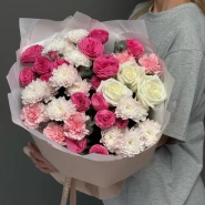 Кустовые розы в сочетание с одноголовыми и кустовой хризантемой 0