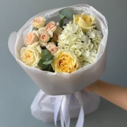 Букет Гортензия, кустовые розы и Роза Канделайт 4