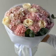 Нежный букет с розами 1