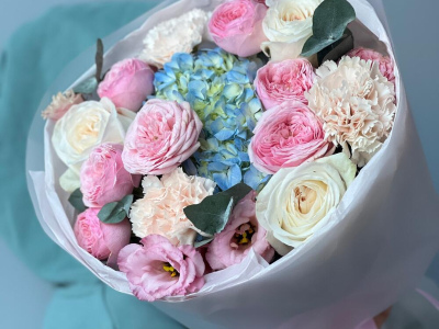 Нежный сборный букет