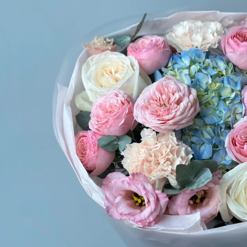 Нежный сборный букет