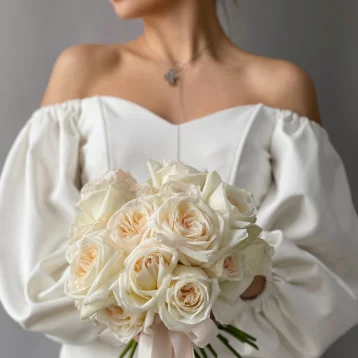 Пионовидные розы «Вайт О’хара» 