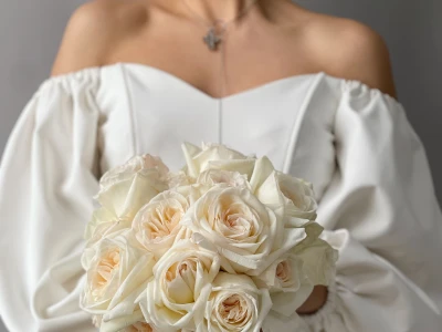 Пионовидные розы «Вайт О’хара» 