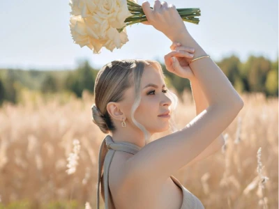 Букет невесты с белыми розами каскад 