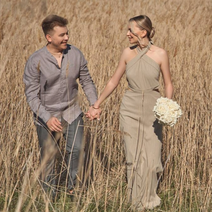 Букет невесты с белыми розами каскад 