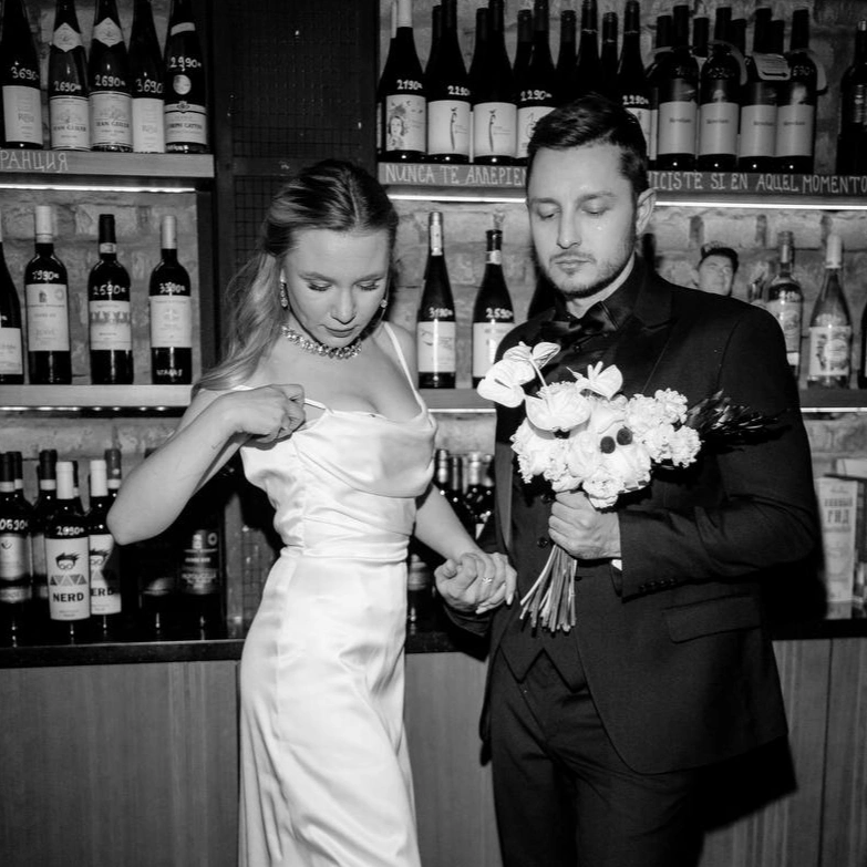 Букет с антуриумами и розами «With&Black»