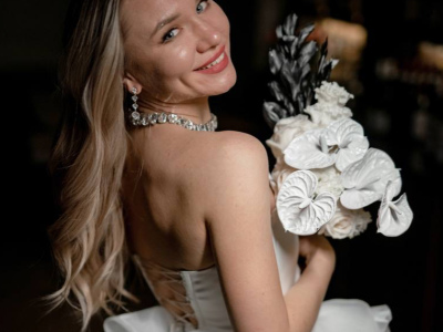 Букет с антуриумами и розами «With&Black»