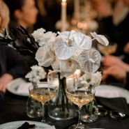 Букет с антуриумами и розами «With&Black» 1