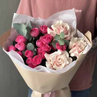 Букет из кустовой розы Giselle и розы Pink Mondial