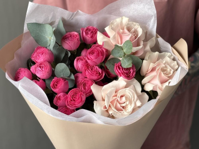 Букет из кустовой розы Giselle и розы Pink Mondial