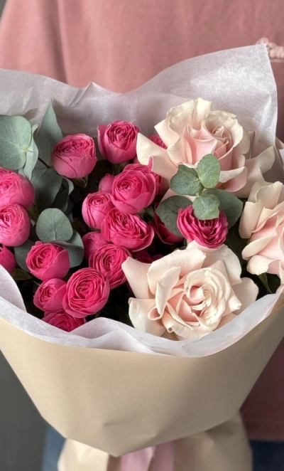 Букет из кустовой розы Giselle и розы Pink Mondial