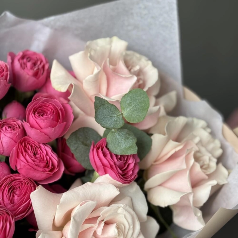 Букет из кустовой розы Giselle и розы Pink Mondial