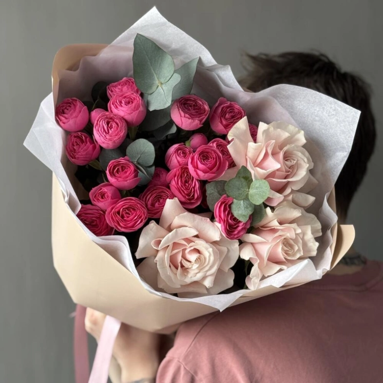 Букет из кустовой розы Giselle и розы Pink Mondial