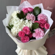 Авторский букет из кустовой розы, гортензии и диантусов 0