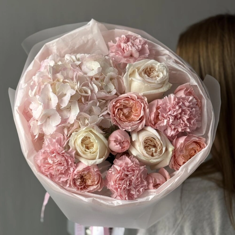 Зефирный букет с розами и гортензией