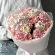 Зефирный букет с розами и гортензией 2