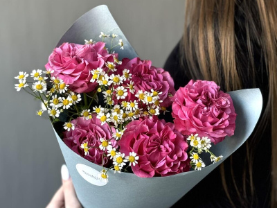 Дуо-букет из роз и ромашки