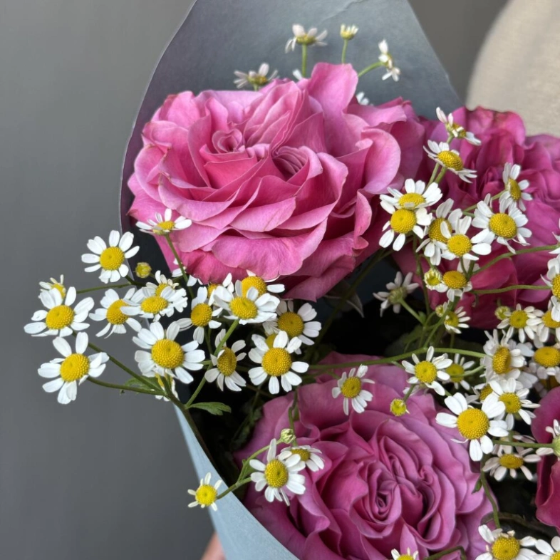 Дуо-букет из роз и ромашки