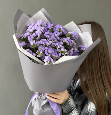 Стойкий букет из статицы