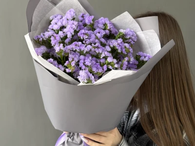 Стойкий букет из статицы