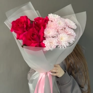 Букет «Amour» с розами и хризантемами 0