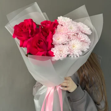 Букет «Amour» с розами и хризантемами