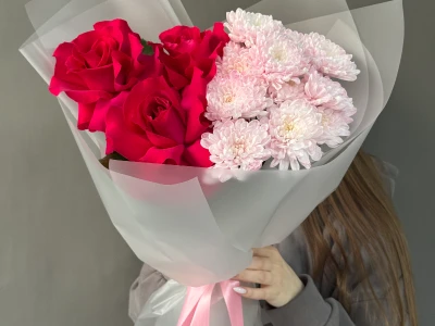 Букет «Amour» с розами и хризантемами