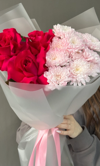 Букет «Amour» с розами и хризантемами