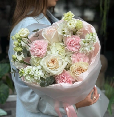 Букет «Версаль» | гортензия - роза - маттиола - эустома