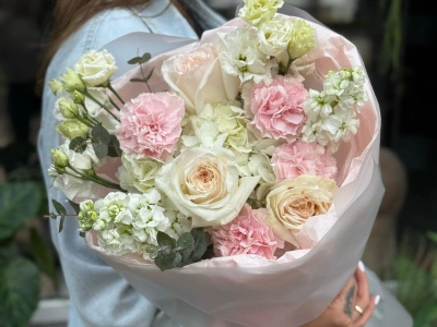 Букет «Версаль» | гортензия - роза - маттиола - эустома
